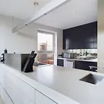 Apartment Amazing Skyline Views 3br Duplex With Free Parking *