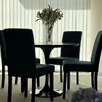 Spacious Homely Near Ao Arena And Shopping Centre With 500mbps Internet & Netflix