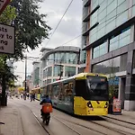 Apartmán Spacious Homely Near Ao Arena And Shopping Centre With 500mbps Internet & Netflix Manchester