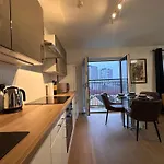 Centrally Located Modern 2 Bedroom Apartment, Minutes Walk To Ao Arena