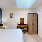3br, Song Lyrics Theme, Self Check-in * 曼彻斯特