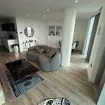 3bed Sleeps 6 - With Wifi * Манчестер
