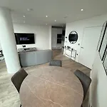 3bed Sleeps 6 - With Wifi Апартаменты Манчестер