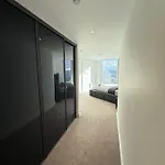 Апартаменты 3bed Sleeps 6 - With Wifi