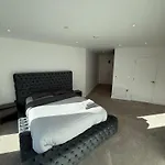 3bed Sleeps 6 - With Wifi Апартаменты