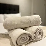 Apartmán Bohemian With Terrace & Gym