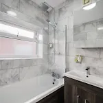 3br | Parking | Contractor | A57 & M60 Links * Manchester