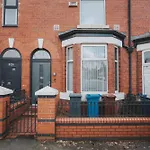 בית נופש 4-bed Perfect For Contractors & Families W Free Parking