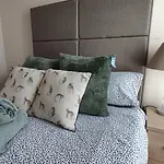 Daire Spacious Homely Near Ao Arena And Shopping Centre With 500mbps Internet & Netflix *