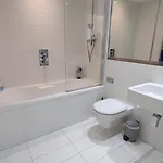 Spacious Homely Near Ao Arena And Shopping Centre With 500mbps Internet & Netflix Manchester