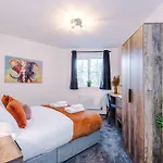 New!- Gorton Place By Greenstay Serviced - 4 Bed 3 Bath House In - Free Parking - Fast 250 Mbps Wi-fi - Ideal For Contractors, Business Travellers & Relocations - Close To Centre, Airport, Etihad Stadium - Long Wel * Манчестер