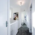 New!- Gorton Place By Greenstay Serviced - 4 Bed 3 Bath House In - Free Parking - Fast 250 Mbps Wi-fi - Ideal For Contractors, Business Travellers & Relocations - Close To Centre, Airport, Etihad Stadium - Long Wel
