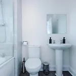 New!- Gorton Place By Greenstay Serviced - 4 Bed 3 Bath House In - Free Parking - Fast 250 Mbps Wi-fi - Ideal For Contractors, Business Travellers & Relocations - Close To Centre, Airport, Etihad Stadium - Long Wel