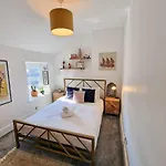 1 Bed Chorlton Flat Free Parking *