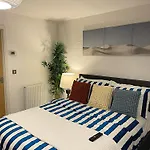 Luxury - Pick A - Free Parking & Kitchen Access, Near Etihad Stadium, The Coop Live & Piccadilly Station,