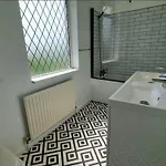 Near Centre Sleeps 11, 4-spacious Bed Rooms,2-lounges 2-toilets 1-kitchen Ideal Familys&groups * Manchester