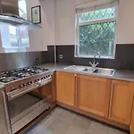 Vakantiehuis Near Centre Sleeps 11, 4-spacious Bed Rooms,2-lounges 2-toilets 1-kitchen Ideal Familys&groups