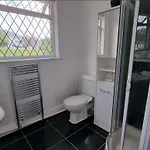 Vakantiehuis Near Centre Sleeps 11, 4-spacious Bed Rooms,2-lounges 2-toilets 1-kitchen Ideal Familys&groups Manchester