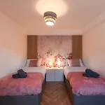 Prázdninový dům Luxury 8 Bed *