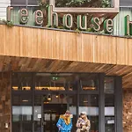 Treehouse Hotel