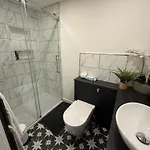 Apartmán Lux Private Entrance 1 Bed - Free Parking - Ideal For Coop Live, Mcr Centre, Salford Royal Hospital & Buile Hill Mansion Wedding Venue *