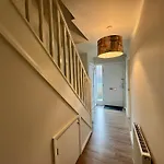 Vakantiehuis Lapford Luxe - Stylish 3bdr By Etihad And Coop Live