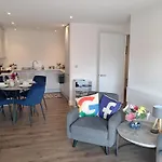 Lets Sa I 2bed 2bath L Waterfront L Private Balcony I Relaxing Retreat I Great Location 公寓 曼彻斯特