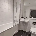 Penthouse-like With & Waterfront Views In Old Trafford With 500mbps Internet And Netflix *