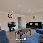 Tatil Evi Noor Garden Co-living - Private Self-cater Manchester