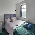 Beresford Co-living - Private Self-cater Manchester
