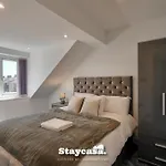 Harmony Living Modern New Build With Parking *