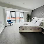 Apartment The Works-fresh 2bed In Centre, Opposite Arndale. Manchester