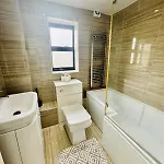 Luxury 5br With Access * Manchester