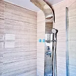 Luxury 5br With Access Apartment Manchester