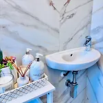 Apartment Luxury 5br With Access Manchester