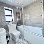 Luxury 5br With Access Apartment Manchester