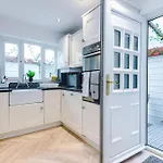 Rest&recharge At A Luxury Retreat In - Sleeps 11, 5 Bedrooms, 3 Bathrooms, Free Parking Manchester