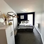 Апартаменты Serene 2-bed Flat