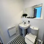 Апартаменты Serene 2-bed Flat *