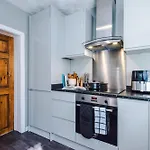 Tatil Evi Stylish 3Br Family Home Near Coop Live And Etihad Stadium - Free Parking! *