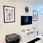 Luxury 5br With Access *