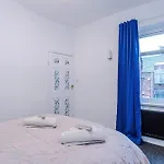 Stunning 3bedroom Home, Game Room, Free Parking, Fully Stocked, Sleeps 8 アパート