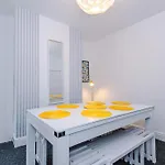 Stunning 3bedroom Home, Game Room, Free Parking, Fully Stocked, Sleeps 8 アパート