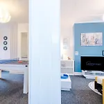 Stunning 3bedroom Home, Game Room, Free Parking, Fully Stocked, Sleeps 8 *