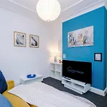Stunning 3bedroom Home, Game Room, Free Parking, Fully Stocked, Sleeps 8 アパート *