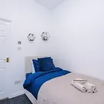 Stunning 3bedroom Home, Game Room, Free Parking, Fully Stocked, Sleeps 8 マンチェスター