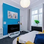 Stunning 3bedroom Home, Game Room, Free Parking, Fully Stocked, Sleeps 8