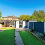 Stunning 3 Bedroom In Stretford, Game Room, Summer House, Smart Tv, Driveway Apartmán Manchester