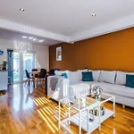 Apartmán Stunning 3 Bedroom In Stretford, Game Room, Summer House, Smart Tv, Driveway Manchester