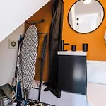 Stunning 3 Bedroom In Stretford, Game Room, Summer House, Smart Tv, Driveway Apartmán